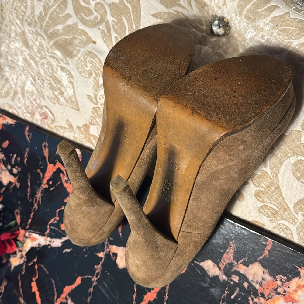 Fendi Suede Platform Logo Toe Rounded Pump Heels - image 6